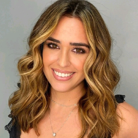 Profa. Cynthia Pena