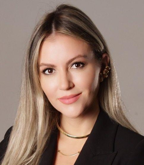 Profa. Bruna Ortiz